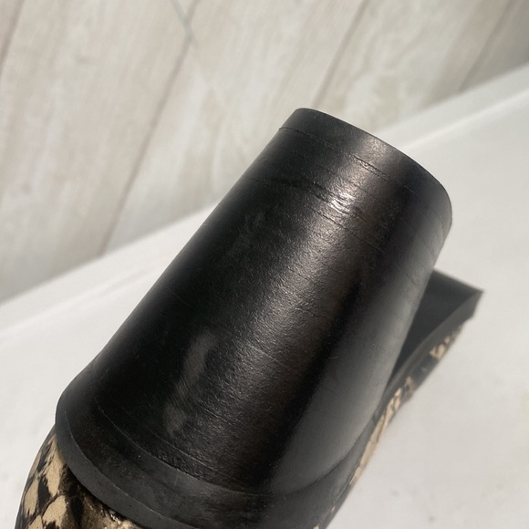 NEW Blondo Que snake print ankle boots 5.5 - Picture 13 of 13